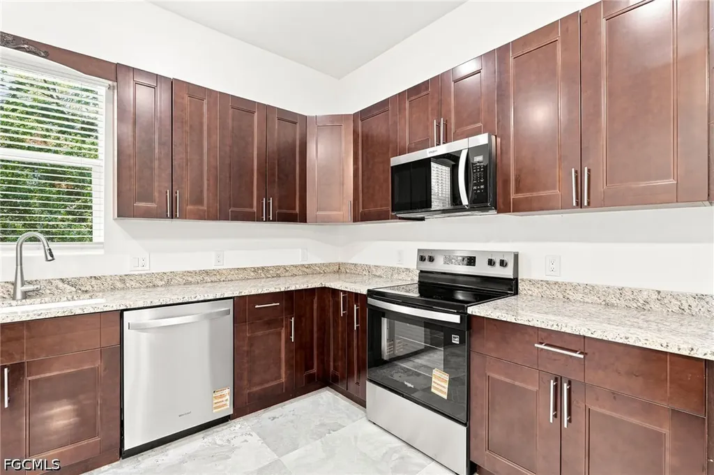 1853 Della Drive Naples FL 34117