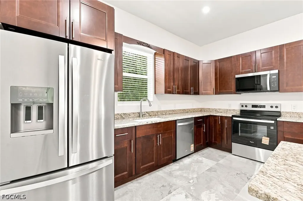 1853 Della Drive Naples FL 34117