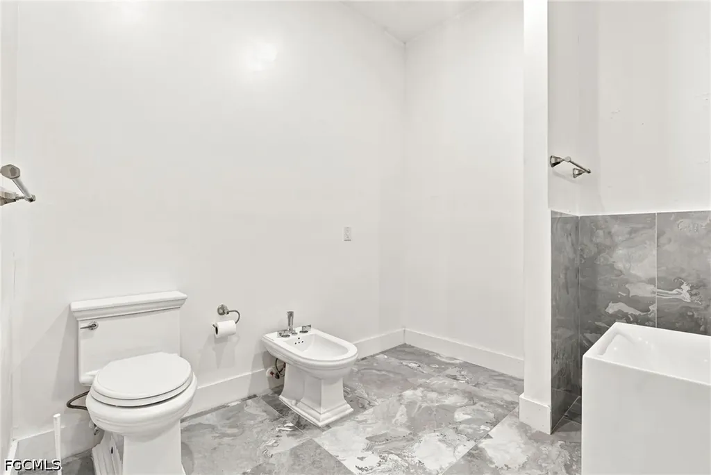 1853 Della Drive Naples FL 34117