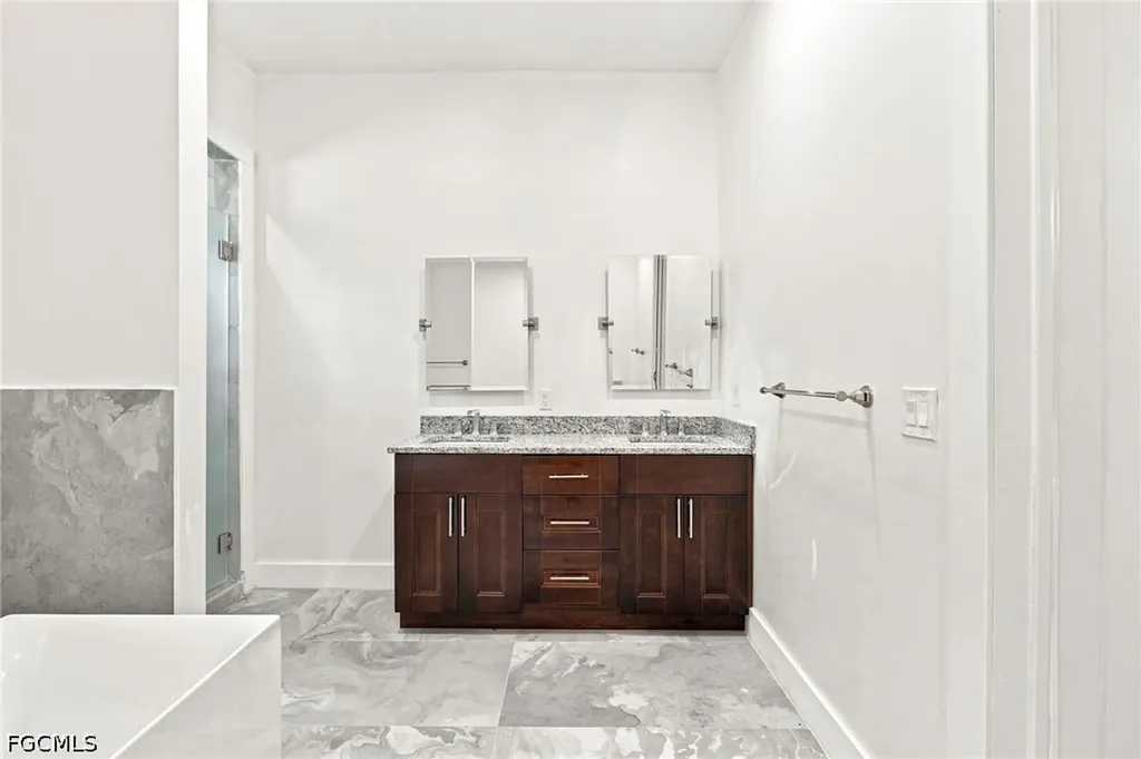 1853 Della Drive Naples FL 34117