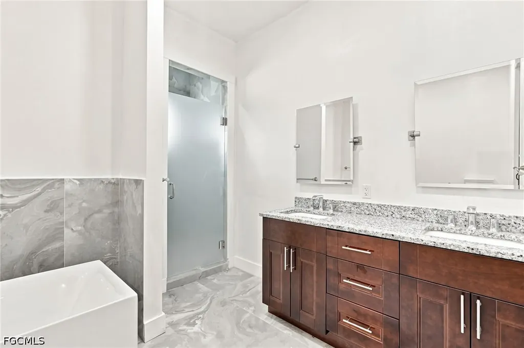 1853 Della Drive Naples FL 34117