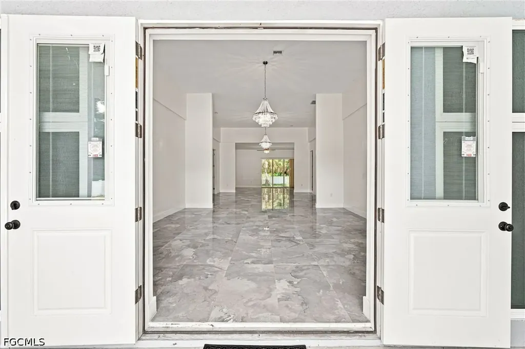 1853 Della Drive Naples FL 34117