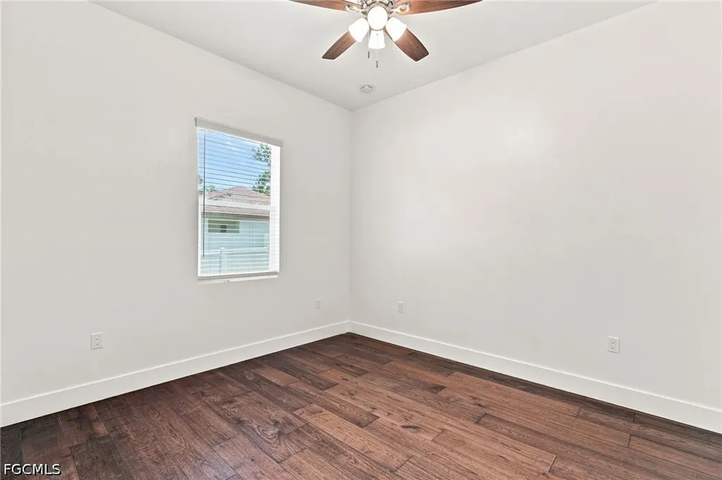 1853 Della Drive Naples FL 34117