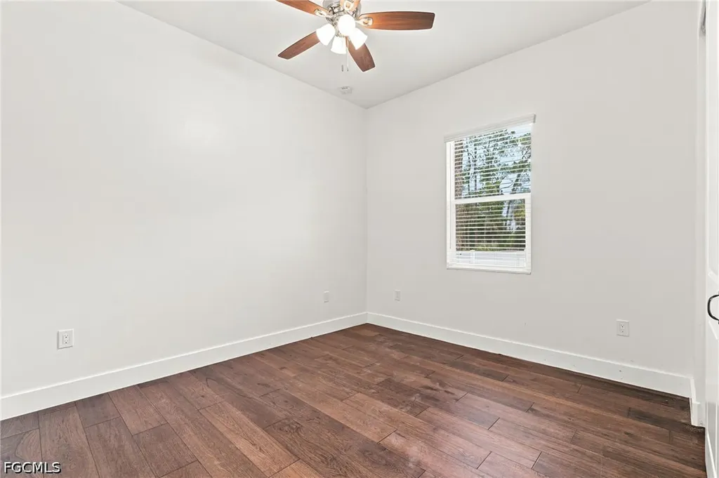 1853 Della Drive Naples FL 34117