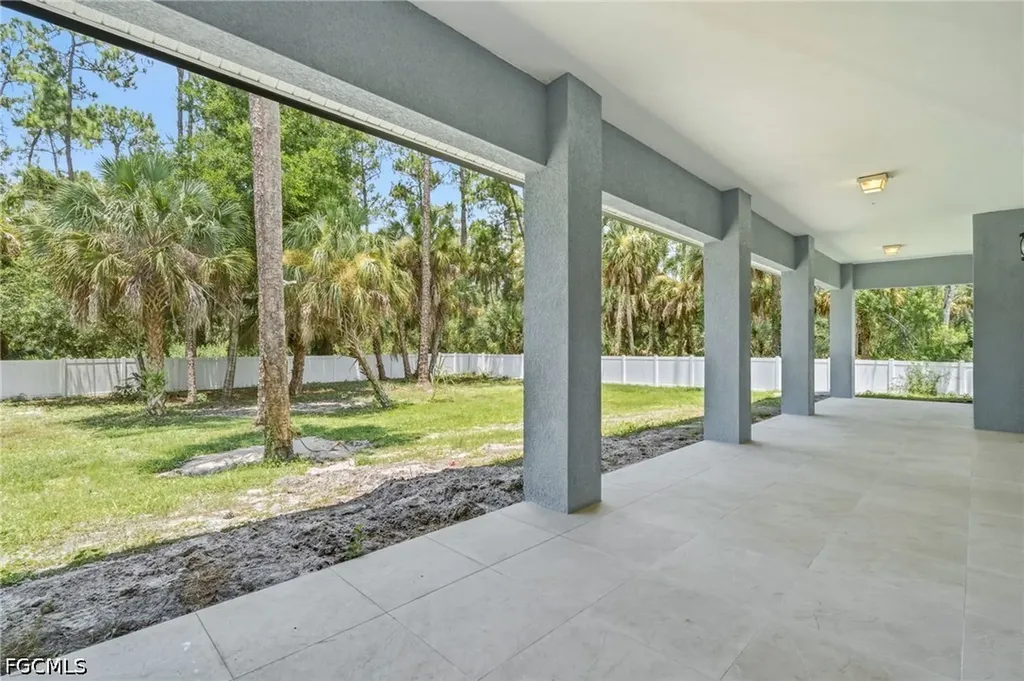 1853 Della Drive Naples FL 34117