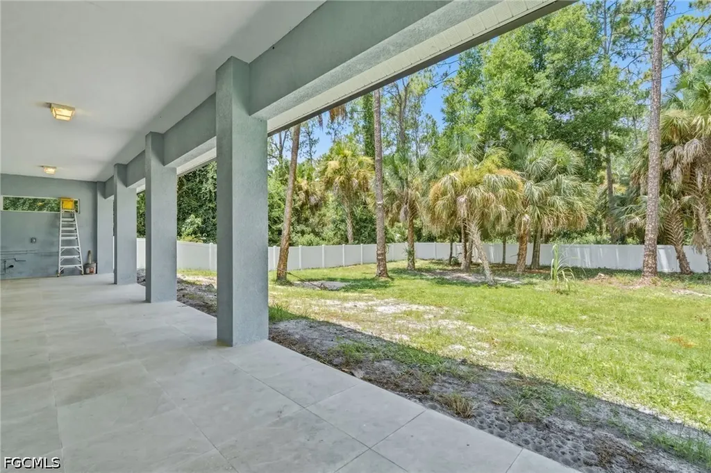 1853 Della Drive Naples FL 34117
