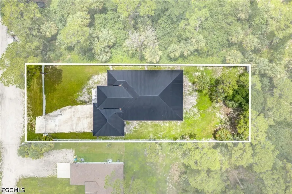 1853 Della Drive Naples FL 34117