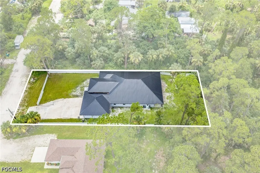 1853 Della Drive Naples FL 34117