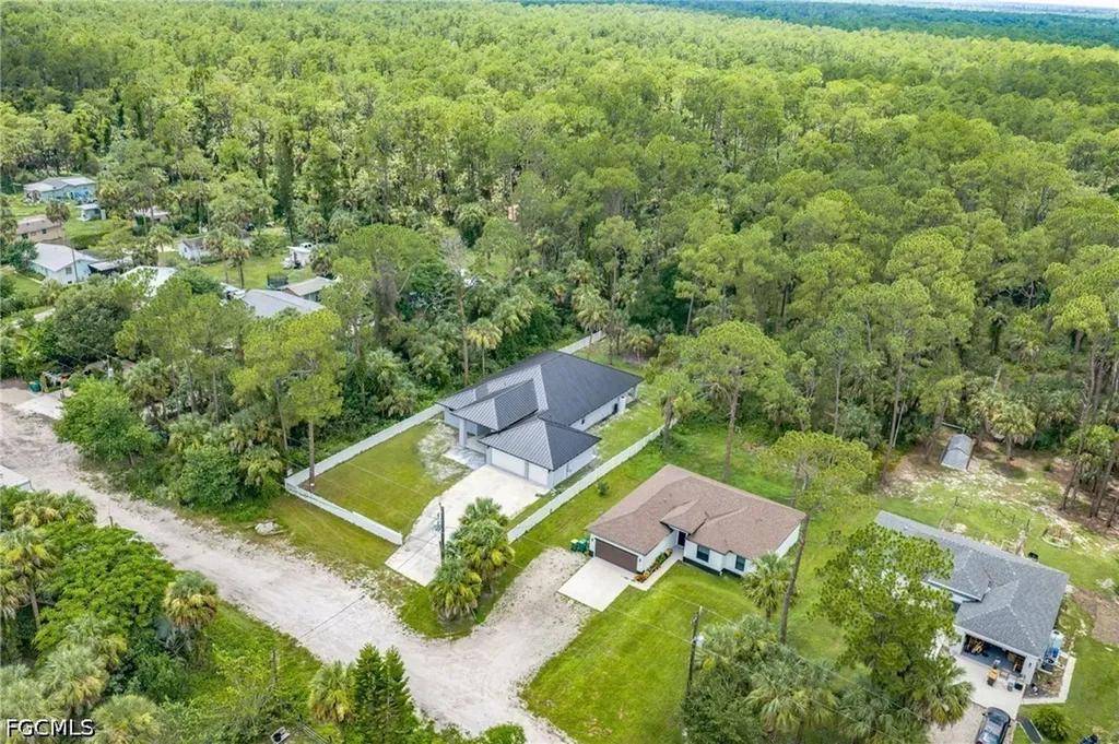 1853 Della Drive Naples FL 34117
