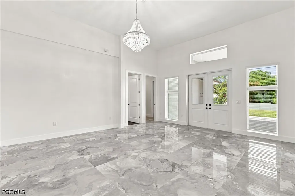 1853 Della Drive Naples FL 34117