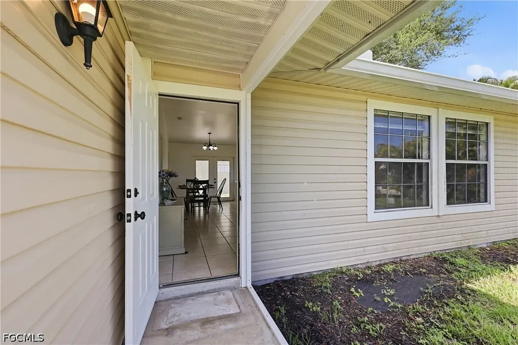 302 NW 5th Terrace Cape Coral FL 33993