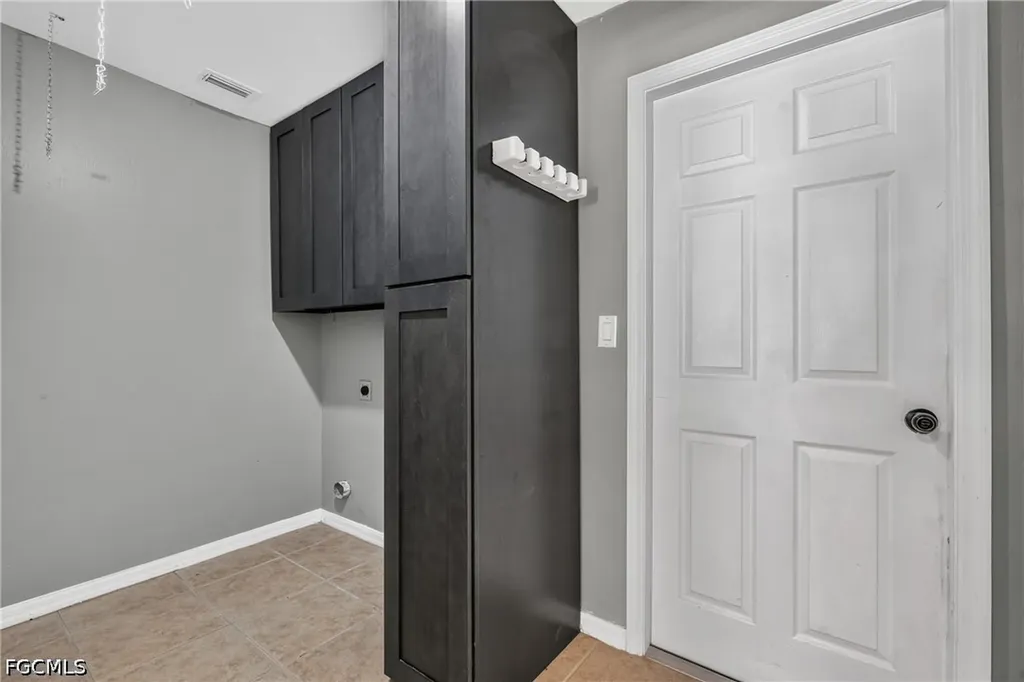 300 NW 22nd Place Cape Coral FL 33993