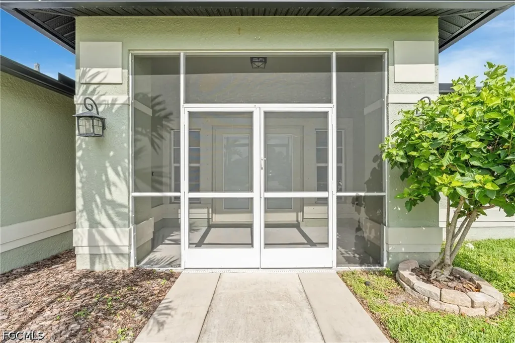 300 NW 22nd Place Cape Coral FL 33993