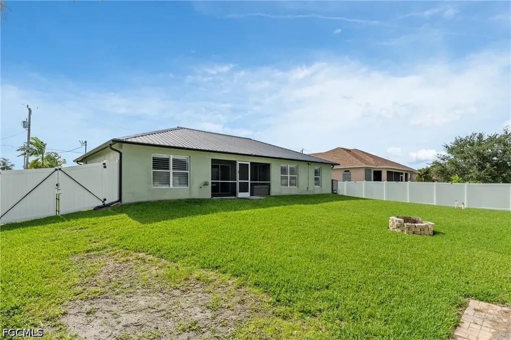 300 NW 22nd Place Cape Coral FL 33993