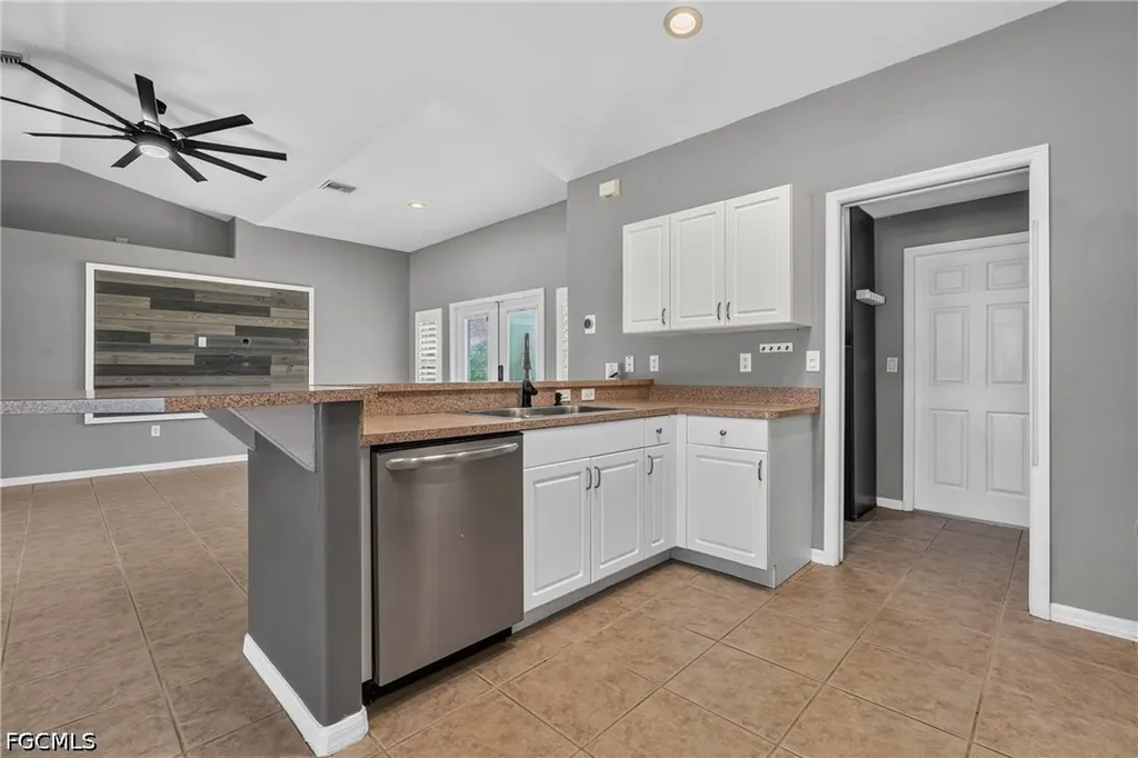300 NW 22nd Place Cape Coral FL 33993