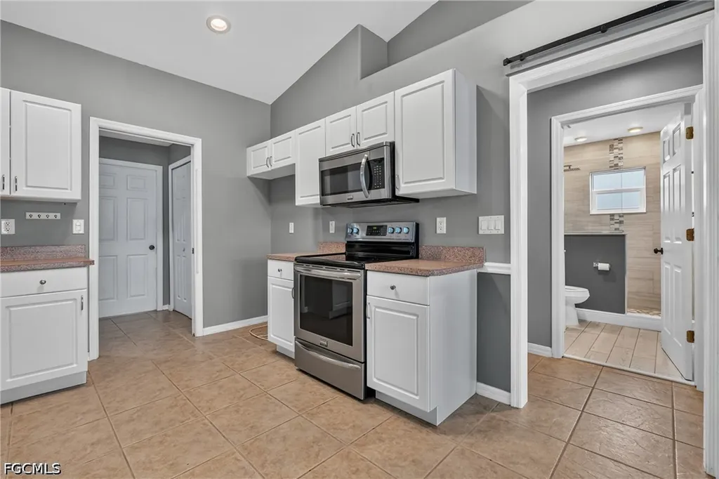 300 NW 22nd Place Cape Coral FL 33993