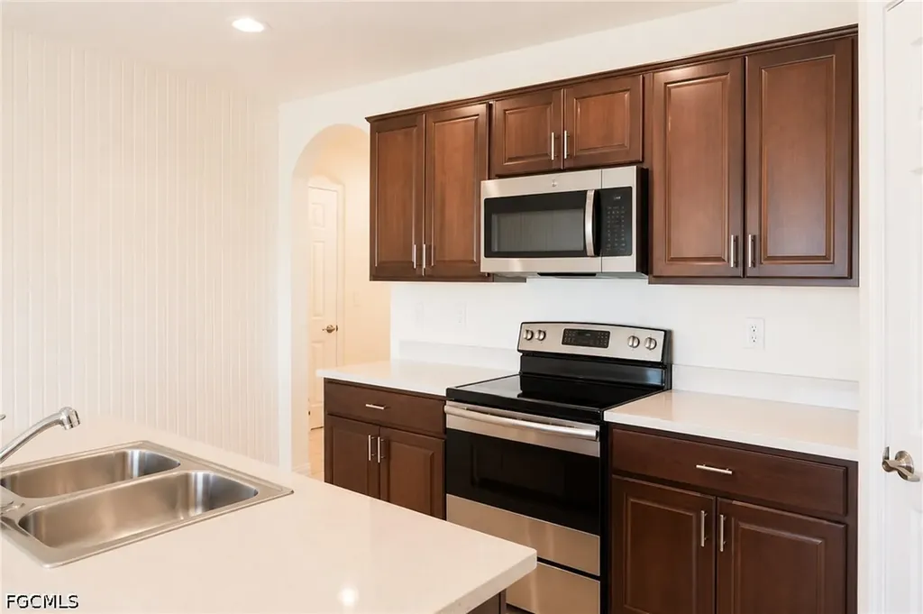 337 SW 30th Avenue Cape Coral FL 33991