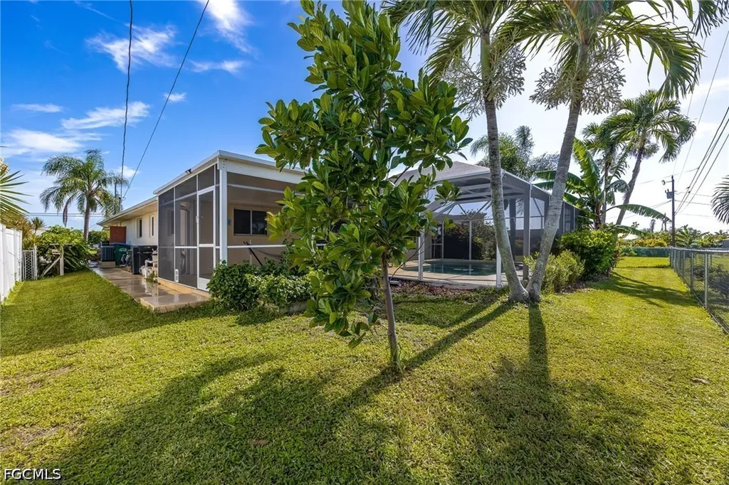 1132 SE 32nd Terrace Cape Coral FL 33904