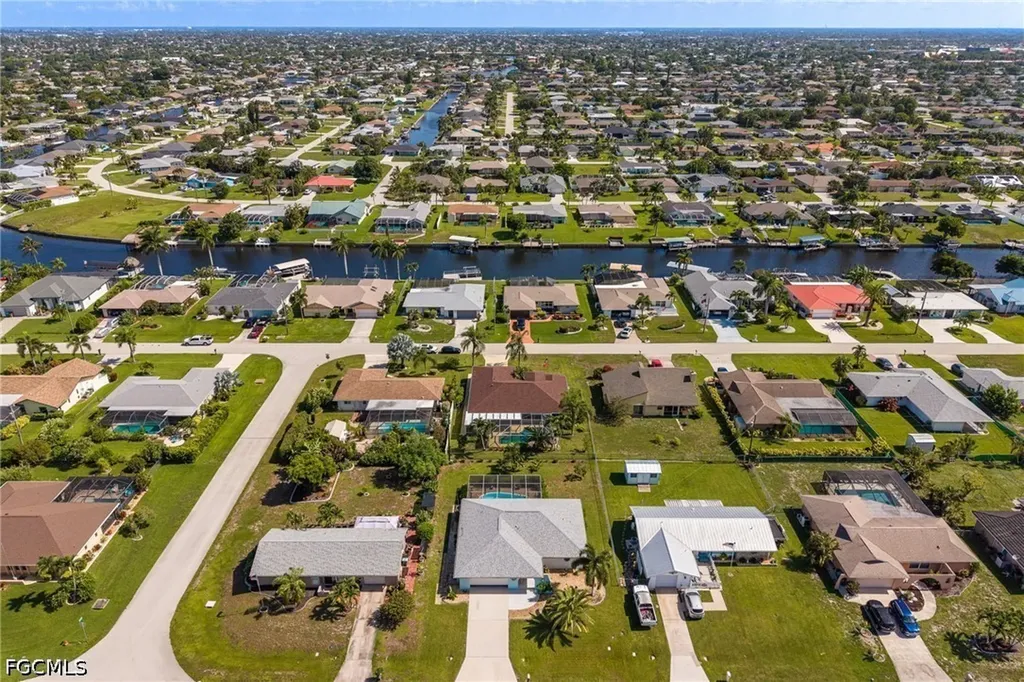 1132 SE 32nd Terrace Cape Coral FL 33904