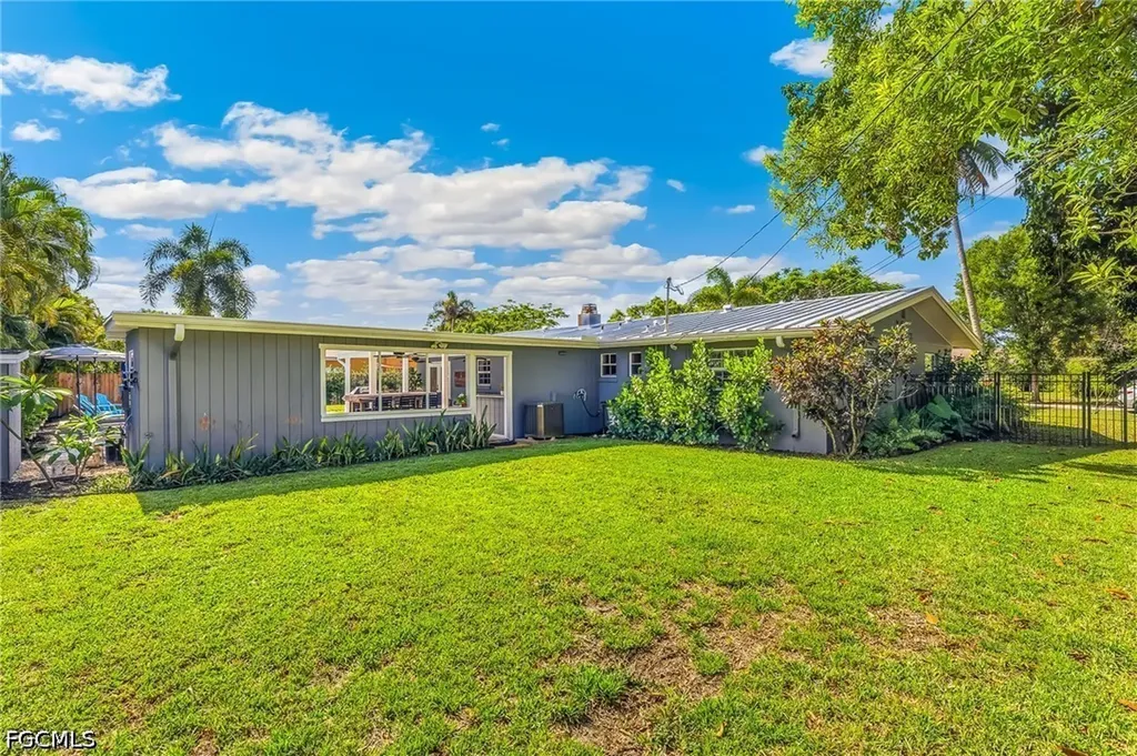 1669 Grove Avenue Fort Myers FL 33901