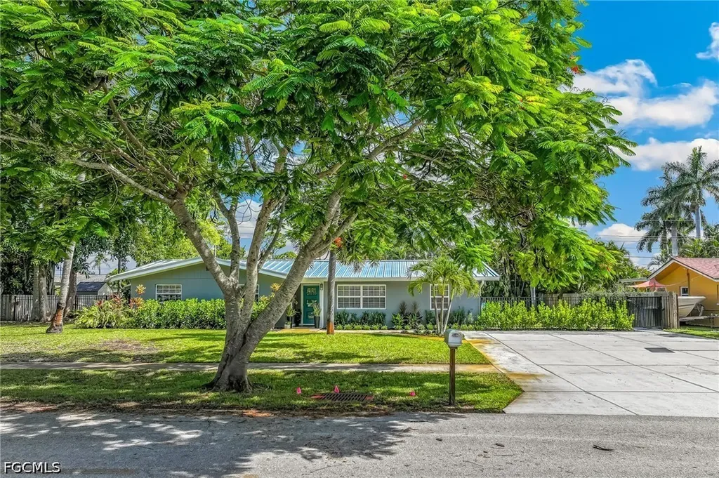 1669 Grove Avenue Fort Myers FL 33901