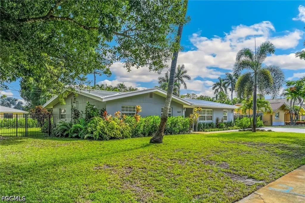 1669 Grove Avenue Fort Myers FL 33901