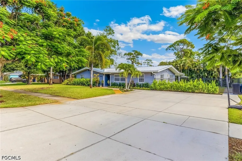 1669 Grove Avenue Fort Myers FL 33901