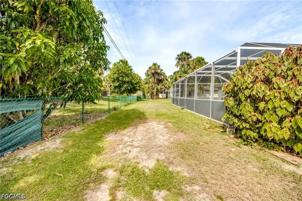 1214 Baldwin Place Lehigh Acres FL 33936