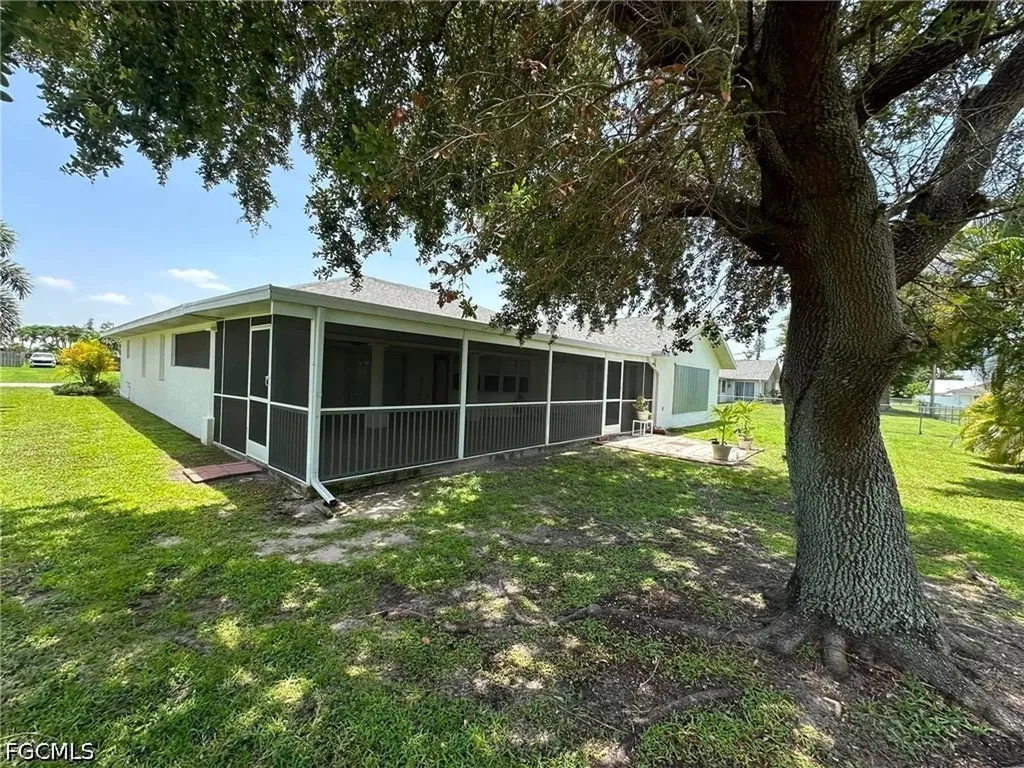 22 SE 14th Court Cape Coral FL 33990