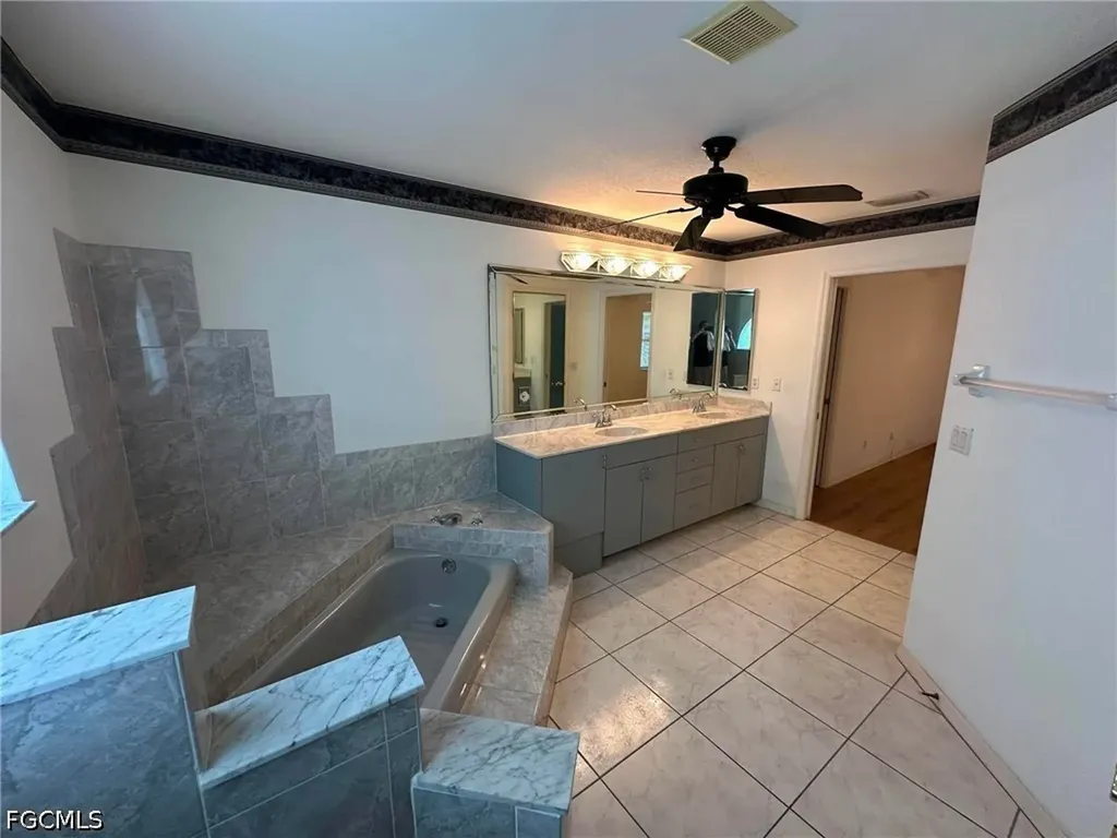 22 SE 14th Court Cape Coral FL 33990