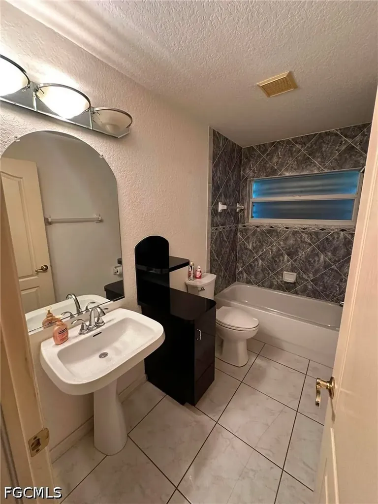 22 SE 14th Court Cape Coral FL 33990