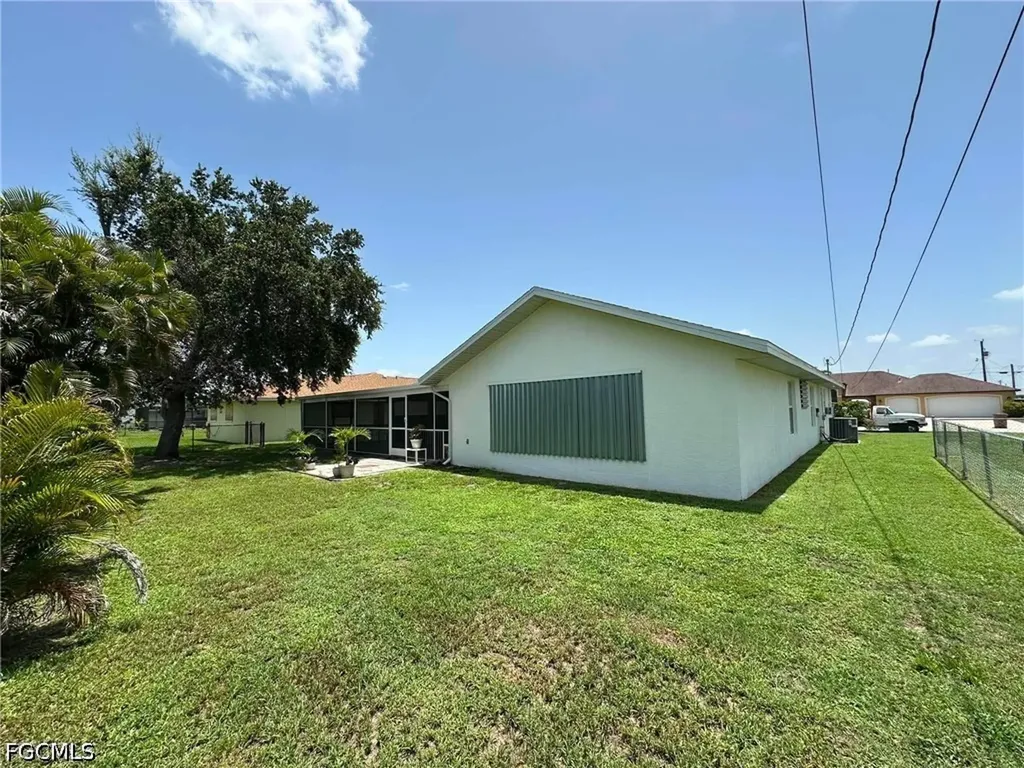 22 SE 14th Court Cape Coral FL 33990
