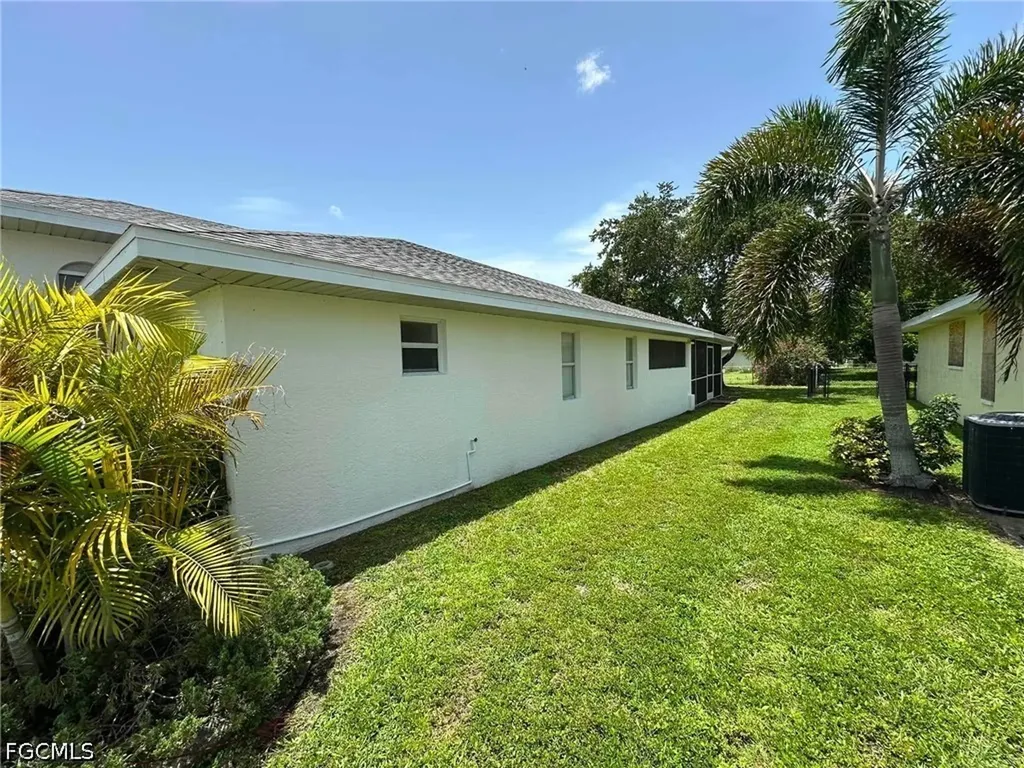 22 SE 14th Court Cape Coral FL 33990