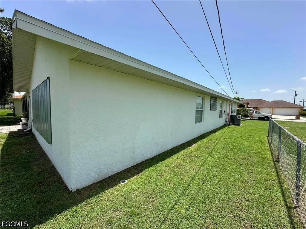 22 SE 14th Court Cape Coral FL 33990