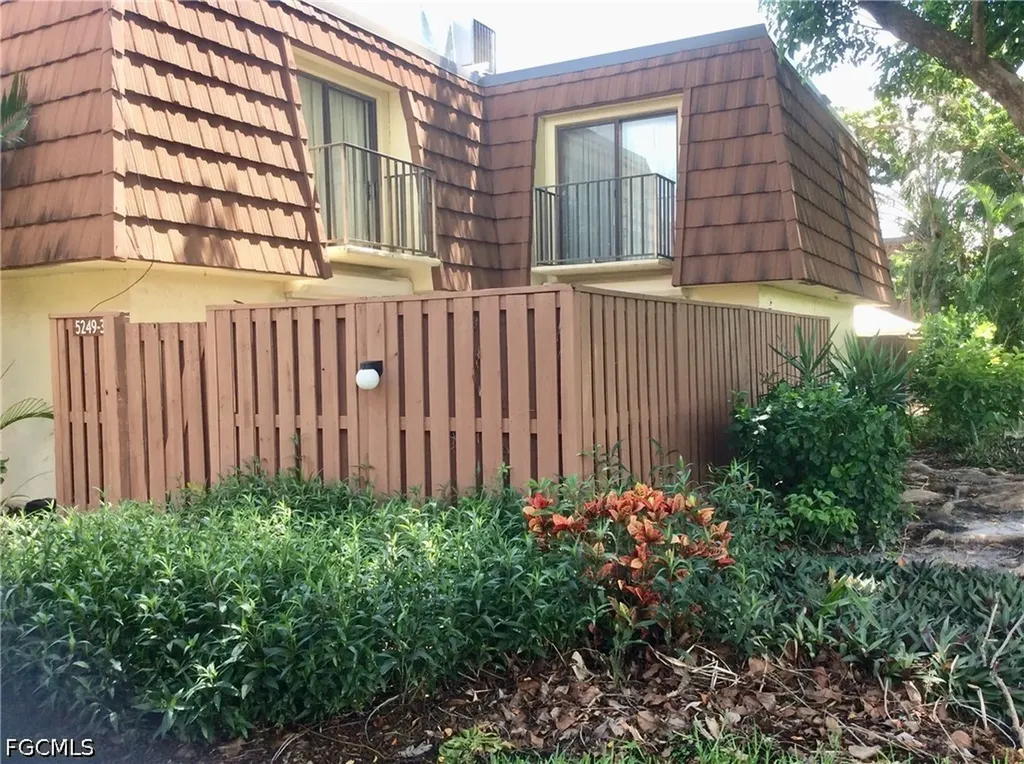 5249 Cedarbend Drive Fort Myers FL 33919
