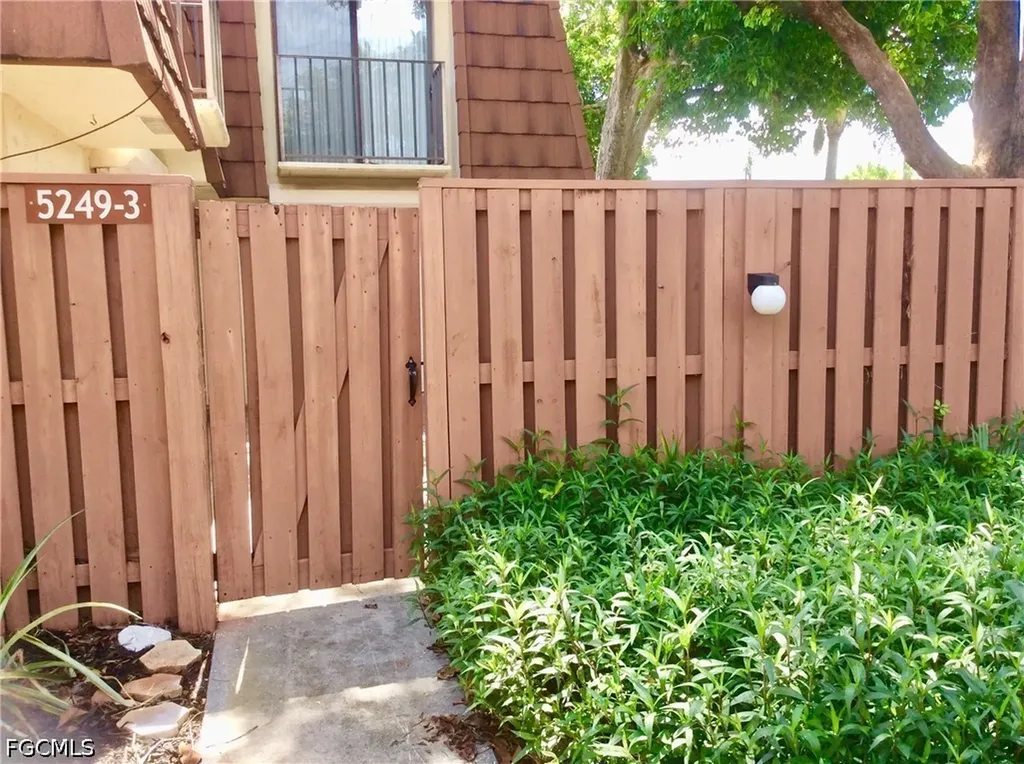 5249 Cedarbend Drive Fort Myers FL 33919
