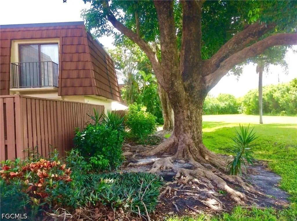 5249 Cedarbend Drive Fort Myers FL 33919
