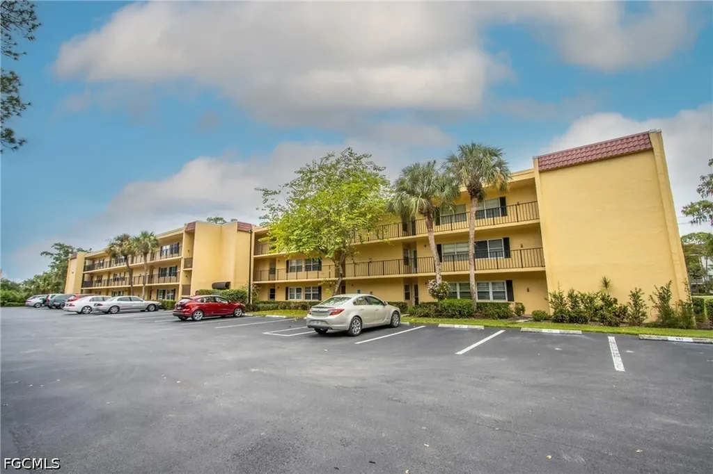 1083 Forest Lakes Drive Naples FL 34105