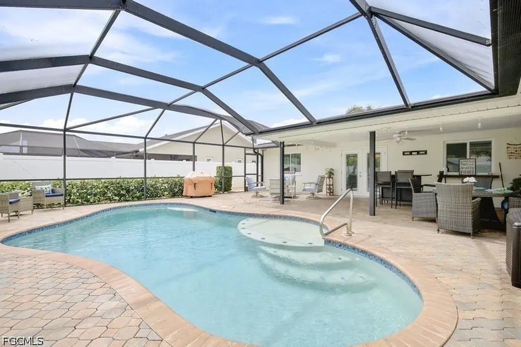 1220 SE 22nd Street Cape Coral FL 33990