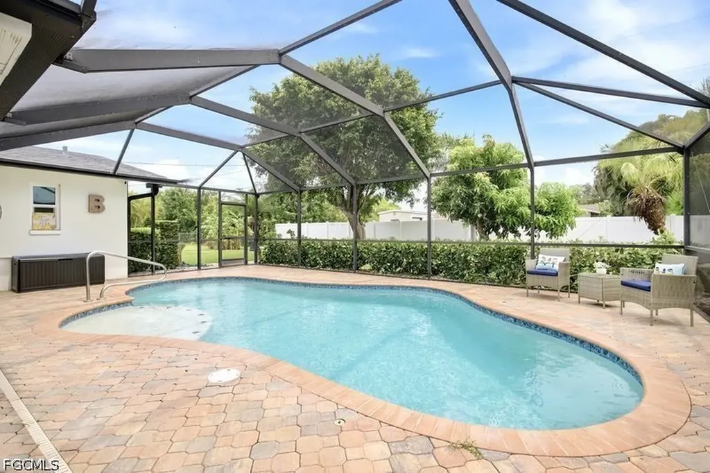 1220 SE 22nd Street Cape Coral FL 33990