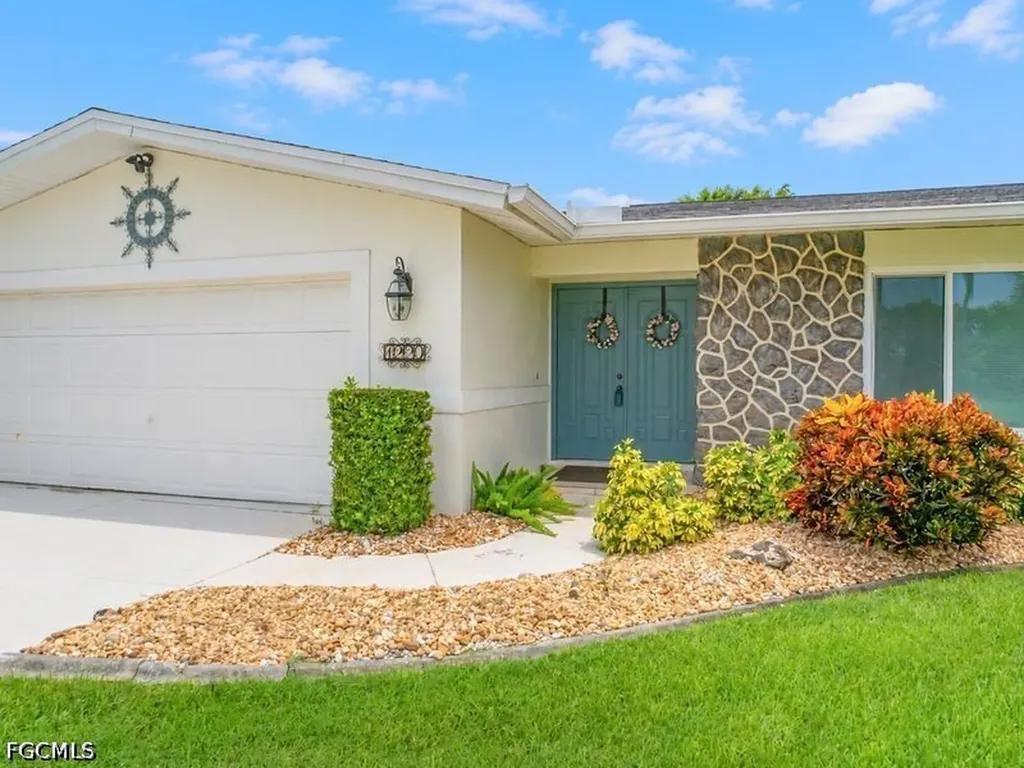 1220 SE 22nd Street Cape Coral FL 33990