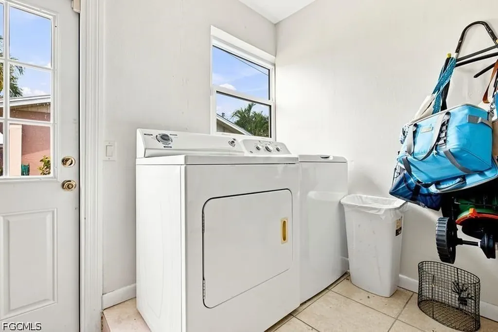 1220 SE 22nd Street Cape Coral FL 33990