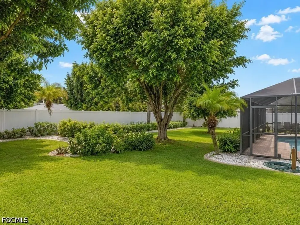 1220 SE 22nd Street Cape Coral FL 33990