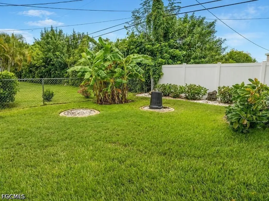 1220 SE 22nd Street Cape Coral FL 33990