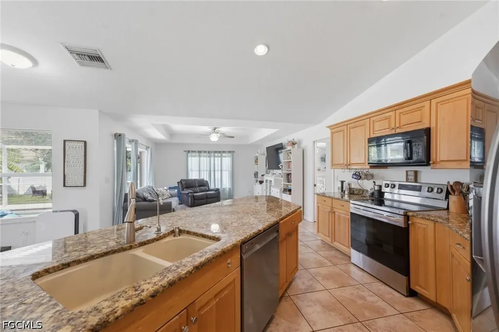 3418 Oasis Boulevard Cape Coral FL 33914