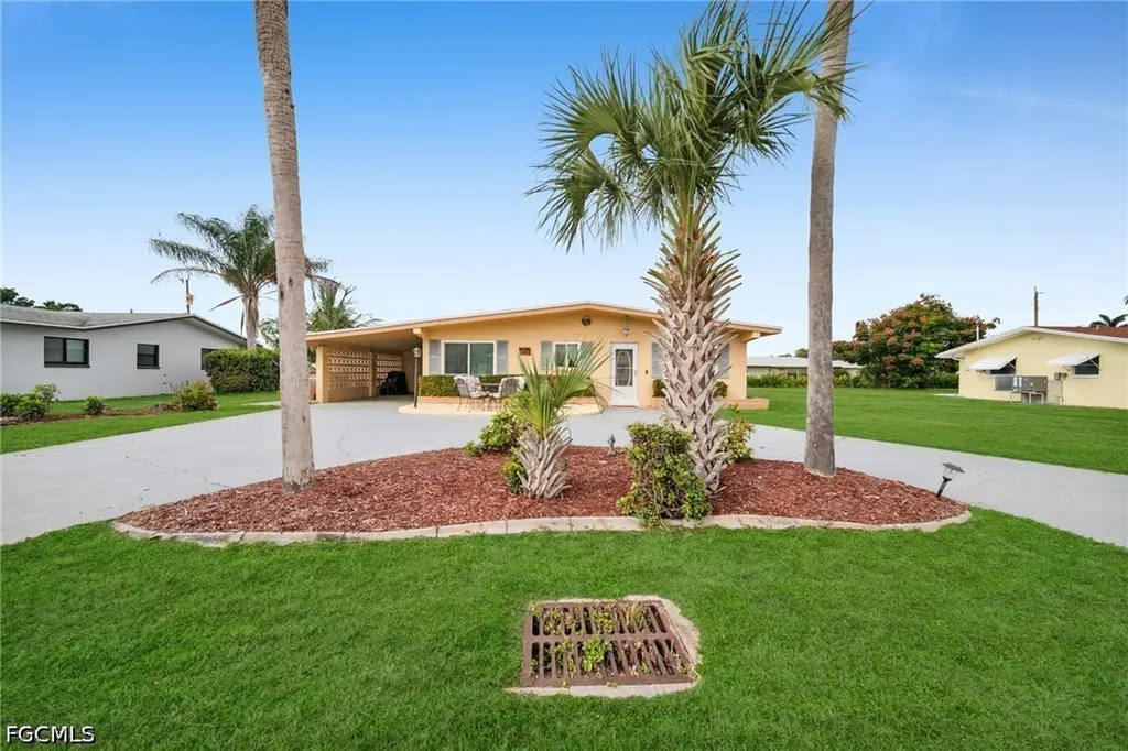 5208 Wilmington Court Cape Coral FL 33904
