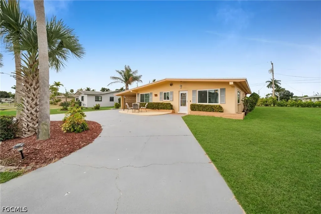 5208 Wilmington Court Cape Coral FL 33904