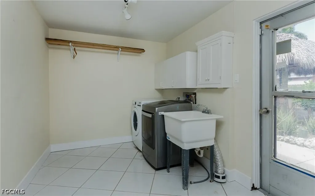 529 Coral Drive Cape Coral FL 33904
