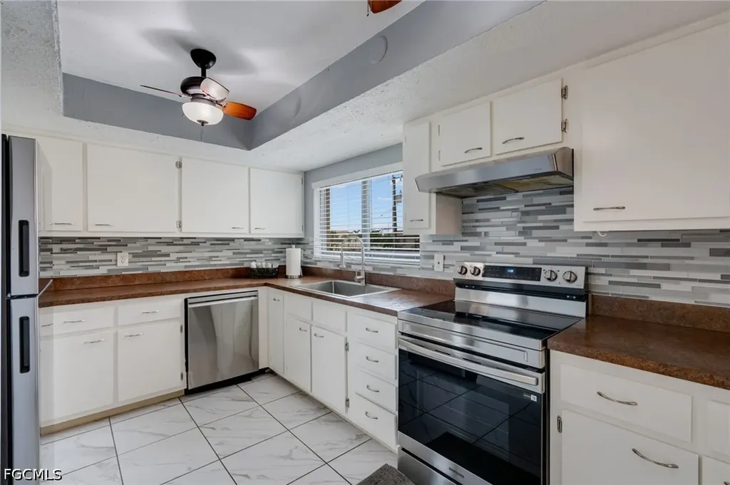 511 SE 43rd Street Cape Coral FL 33904