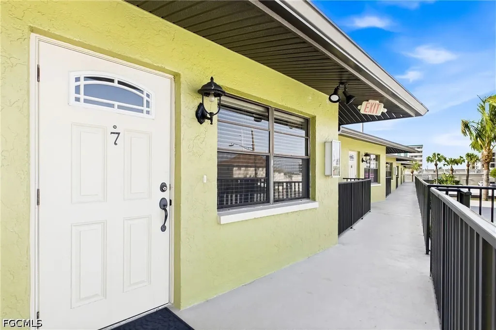 4711 SE 5th Avenue Cape Coral FL 33904